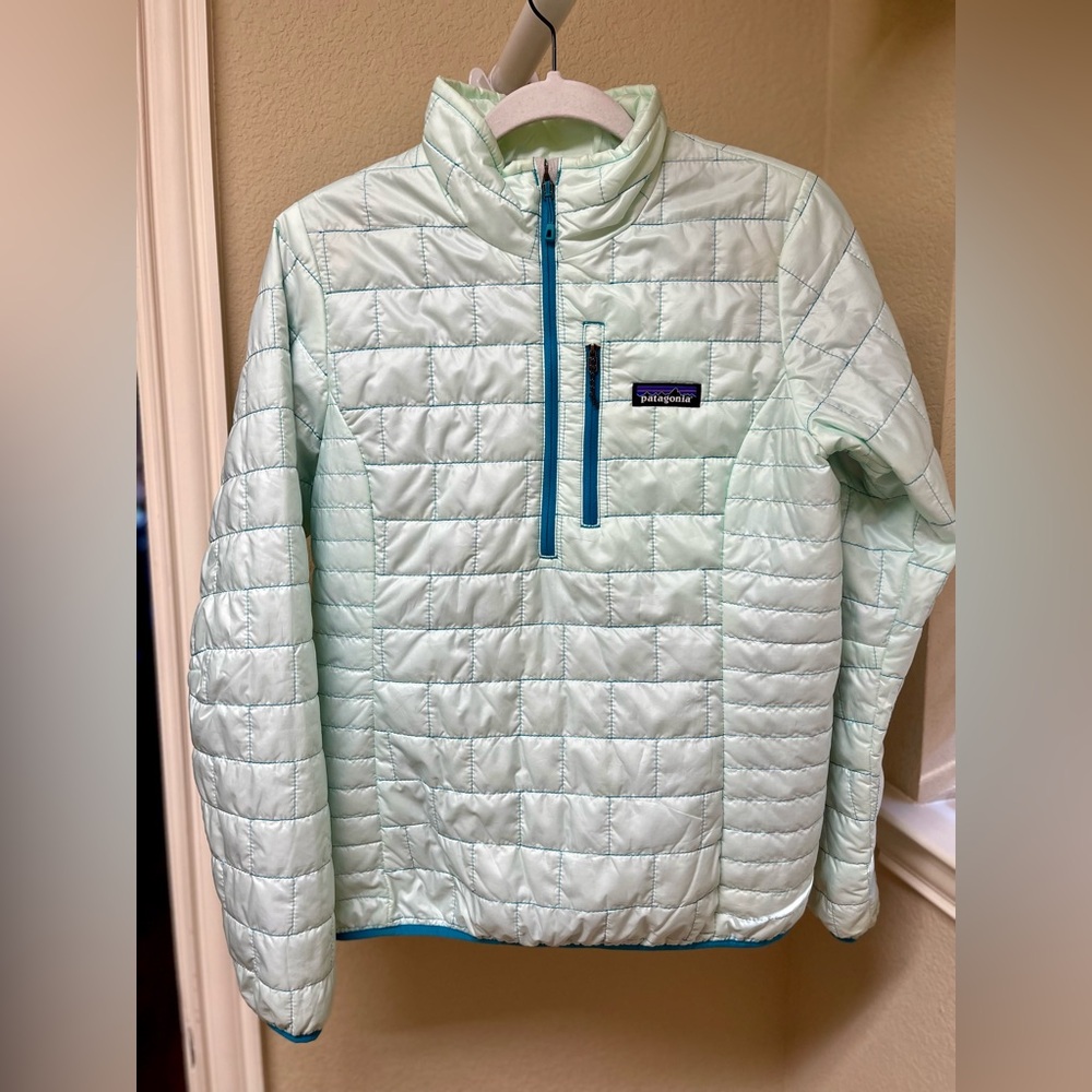 Women’s size small Patagonia lightweight jacket